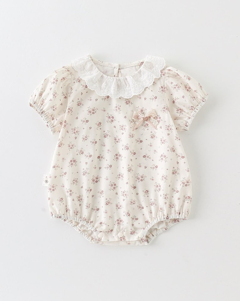 Stand-up collar baby bodysuit