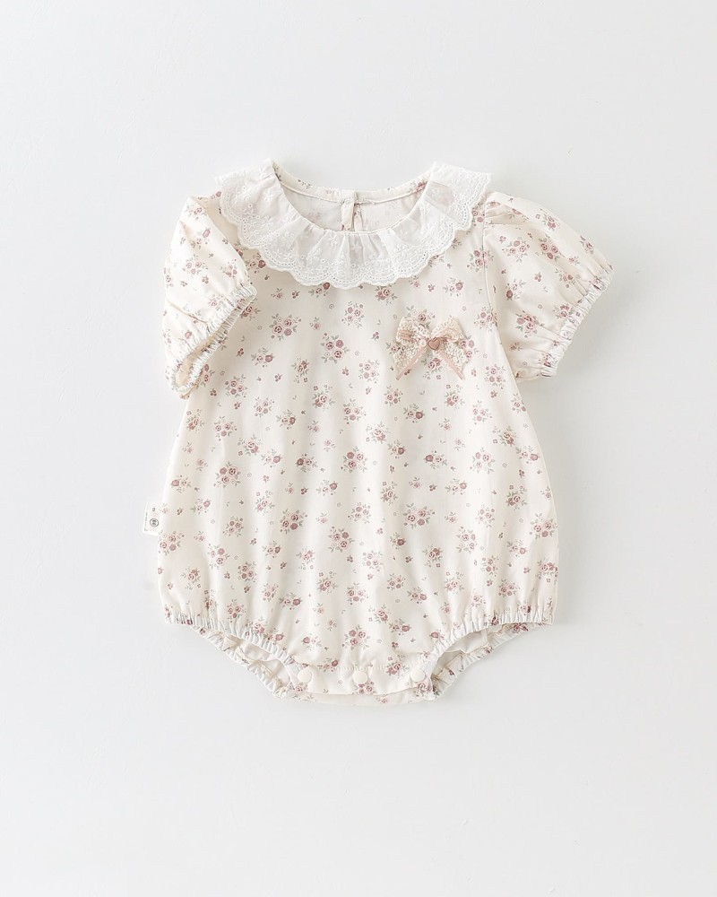 Stand-up collar baby bodysuit