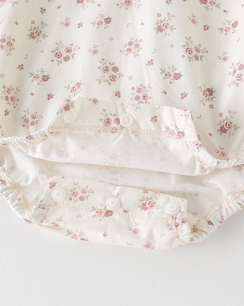 Stand-up collar baby bodysuit