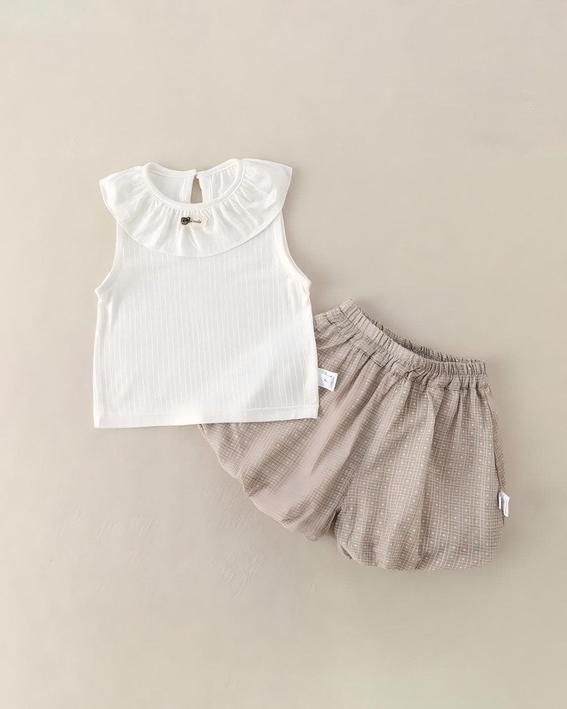 Adorable sleeveless set