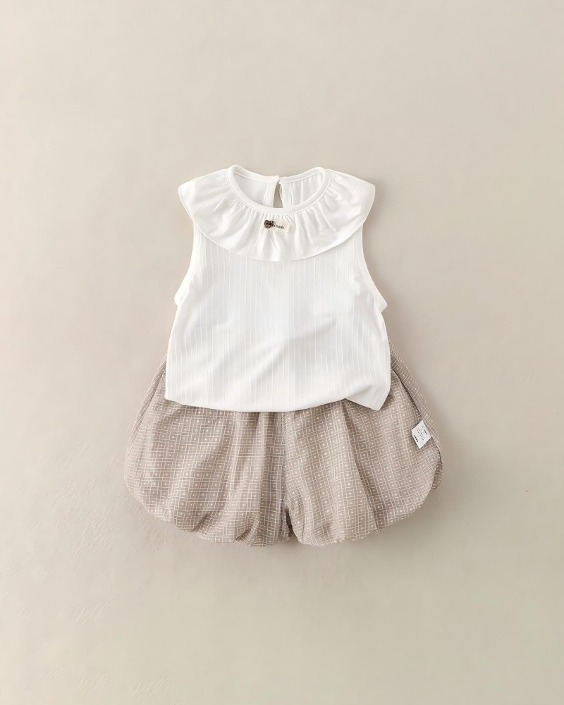 Adorable sleeveless set