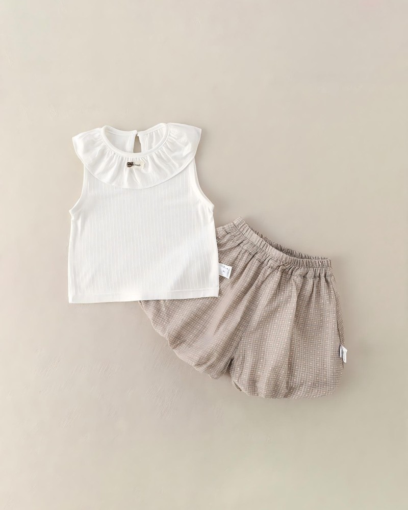 Adorable sleeveless set