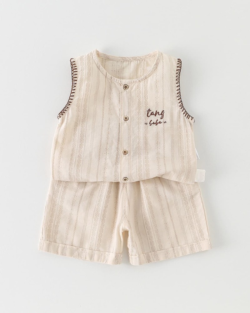 Casual sleeveless vest and shorts set