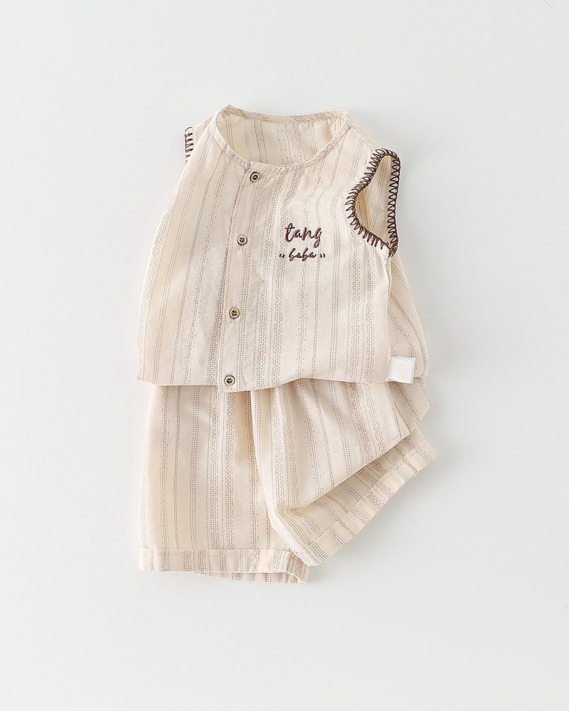 Casual sleeveless vest and shorts set