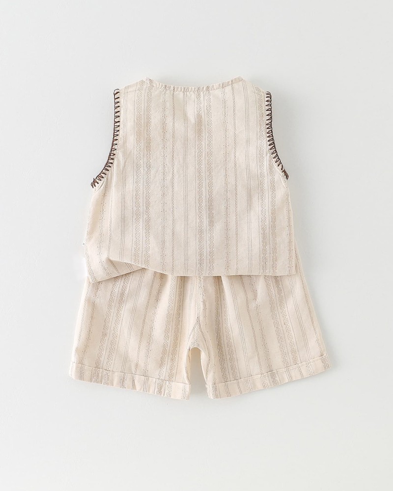 Casual sleeveless vest and shorts set